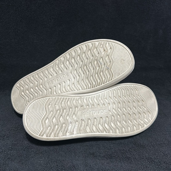 Women’s Shoes Hey Dude Size 8 Slip Ons Dudes - Picture 8 of 8